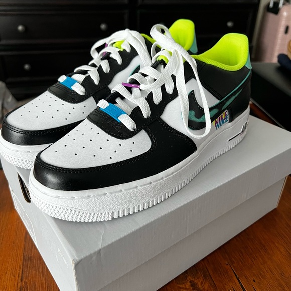 Nike Air Force 1 LV8 (GS) Size 6.5Y or 8W - Picture 6 of 6